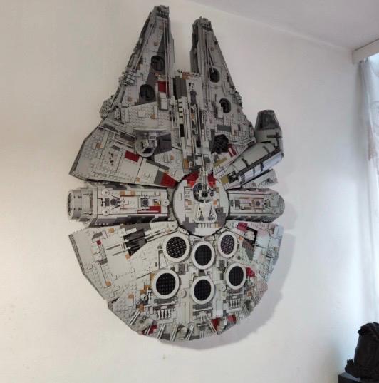 UCS Millennium Falcon 75192 - Vertical Display Mount  - Any Colour  - 3D Printed **FREE uk DELIVERY**