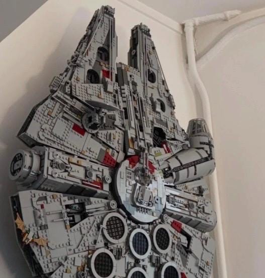 UCS Millennium Falcon 75192 - Vertical Display Mount  - Any Colour  - 3D Printed **FREE uk DELIVERY**